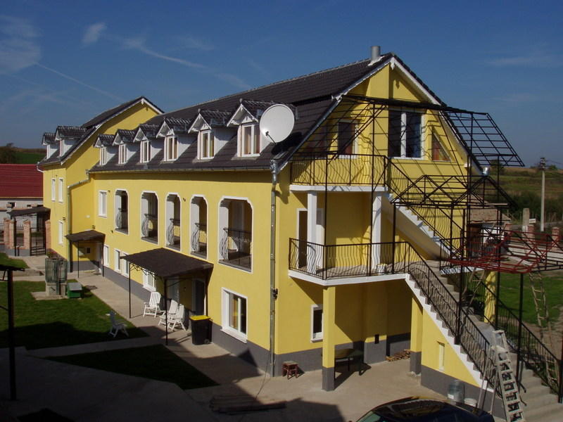 Pensiunea Poarta Oilor Gîrbova Exterior foto